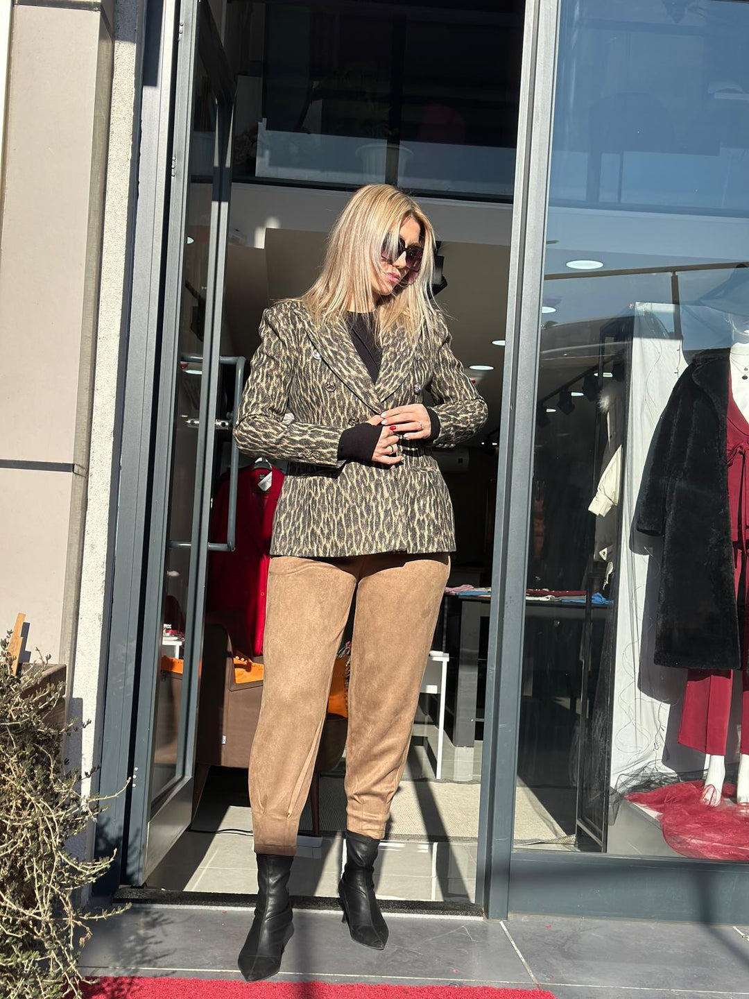 KAŞE KUMAŞ BEJ SİYAH LEOPAR DESENLI ASTARLI BLAZER
