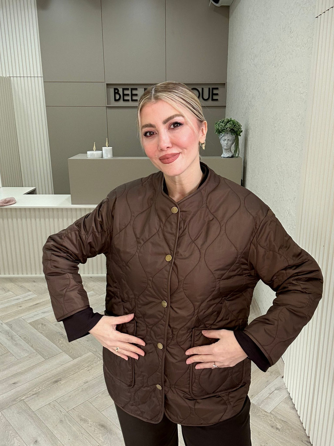 KAPİTONE YAKASIZ MONT