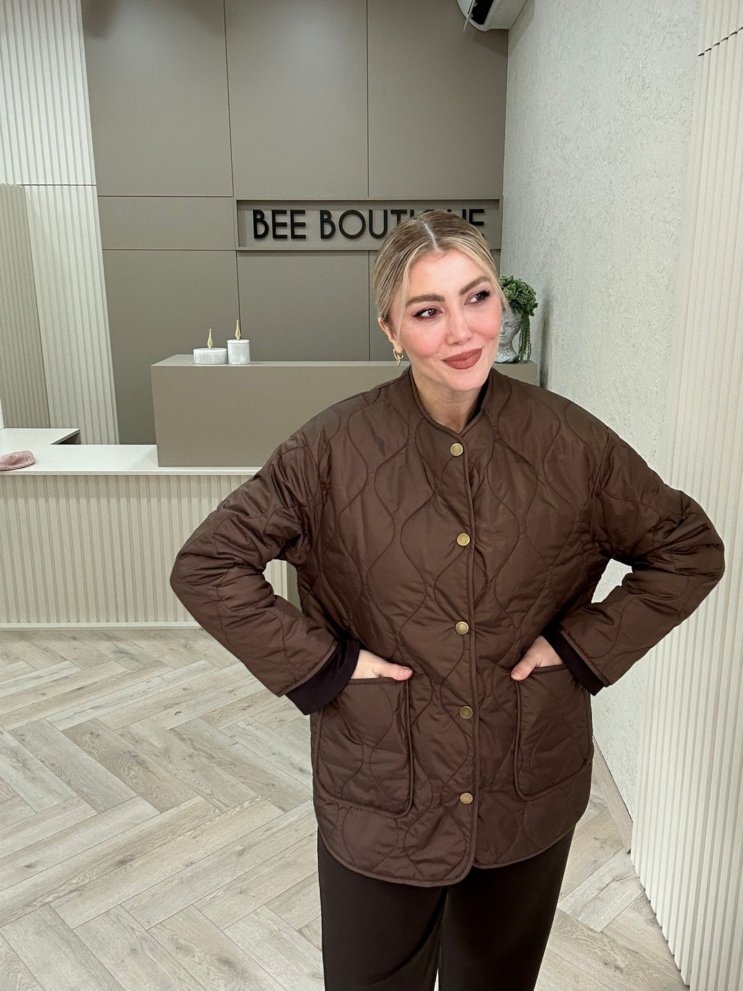 KAPİTONE YAKASIZ MONT