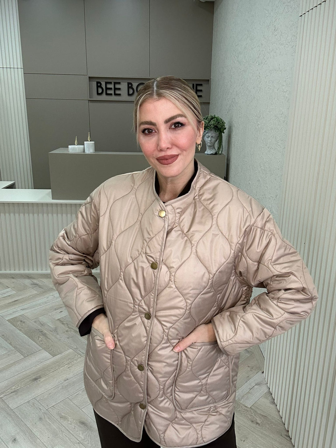 KAPİTONE YAKASIZ MONT