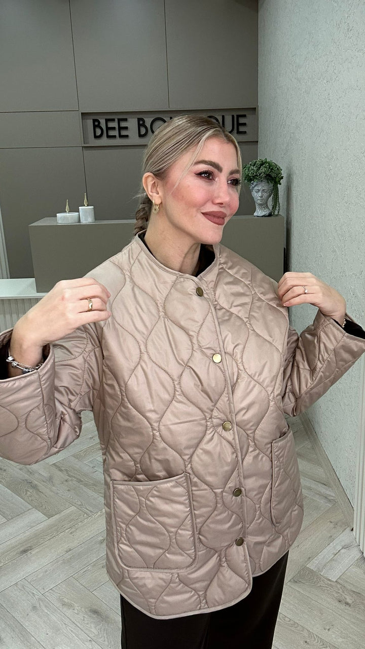 KAPİTONE YAKASIZ MONT