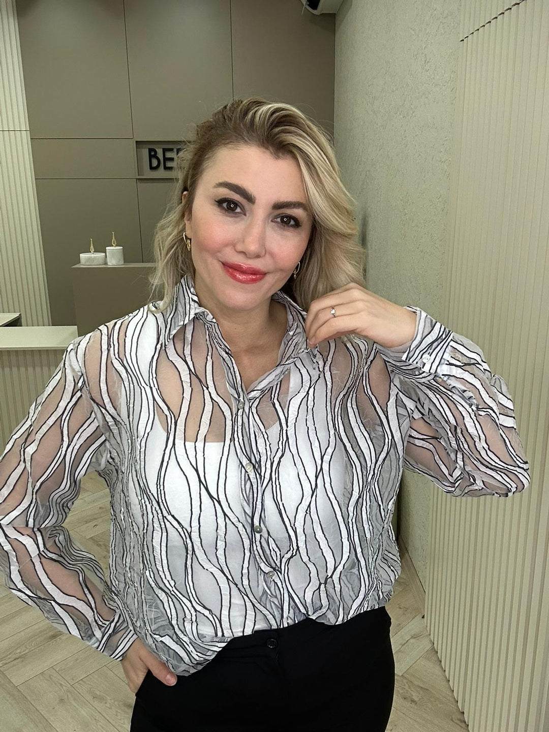 DESENLİ TRANSPARAN GÖMLEK