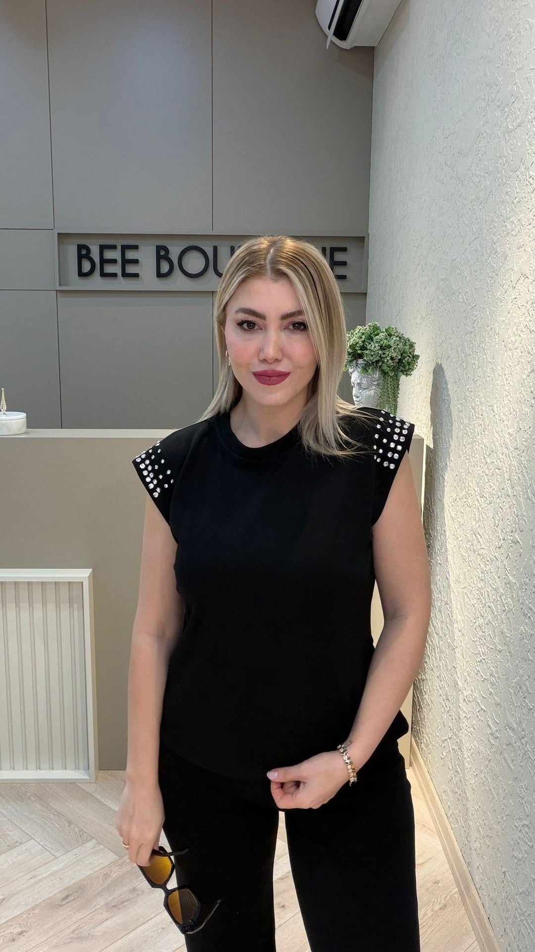 OMUZLARI TAŞLI KISA KOL EŞOFMAN TAKIMI