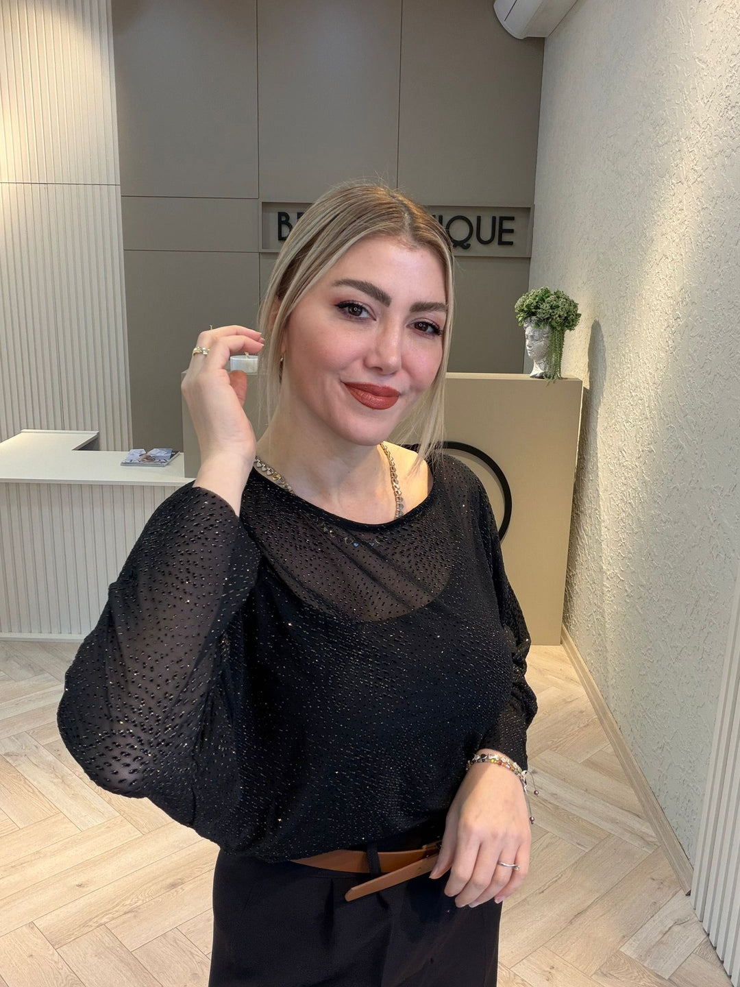 TRANSPARAN SİMLİ BLUZ