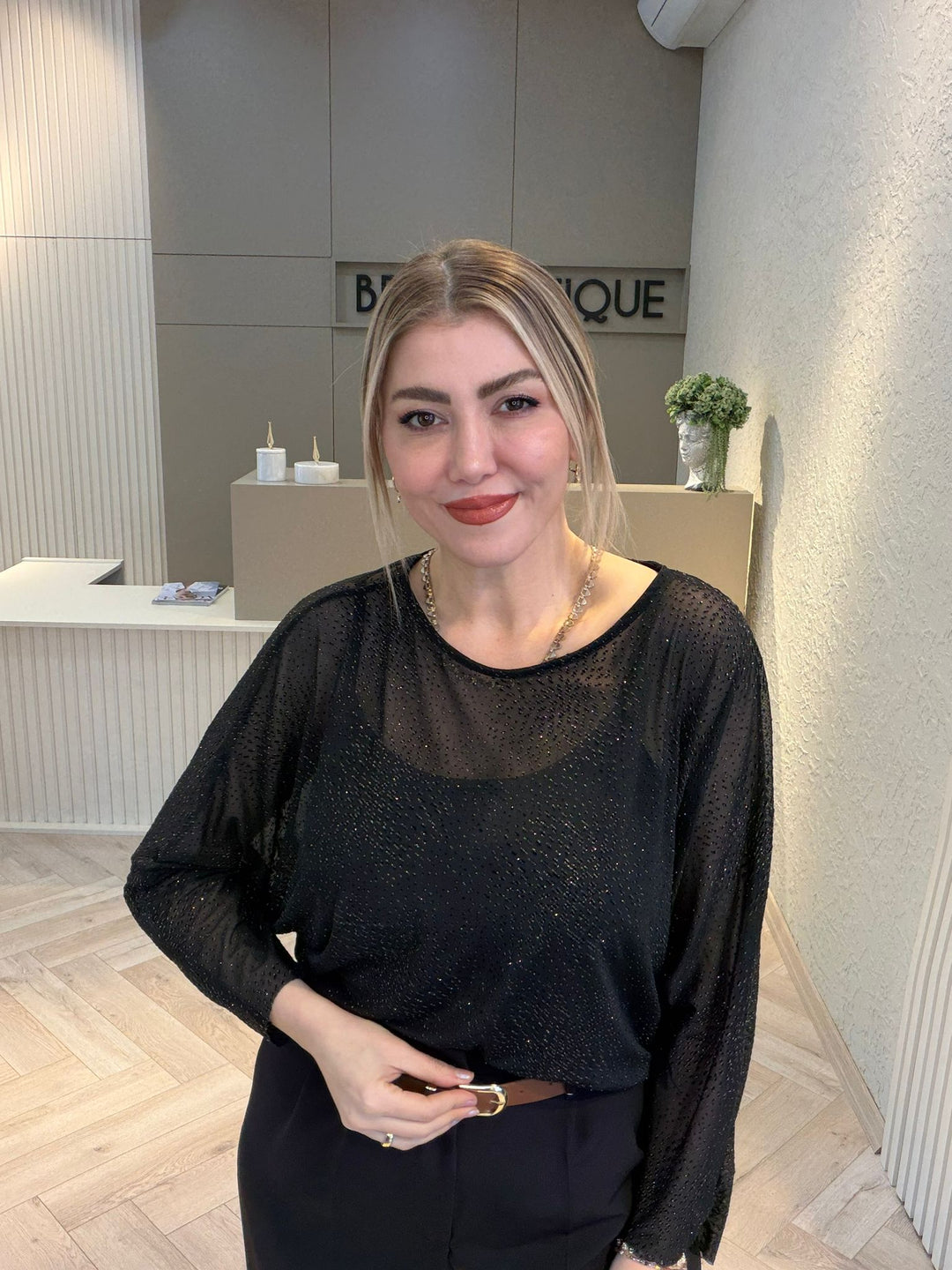 TRANSPARAN SİMLİ BLUZ