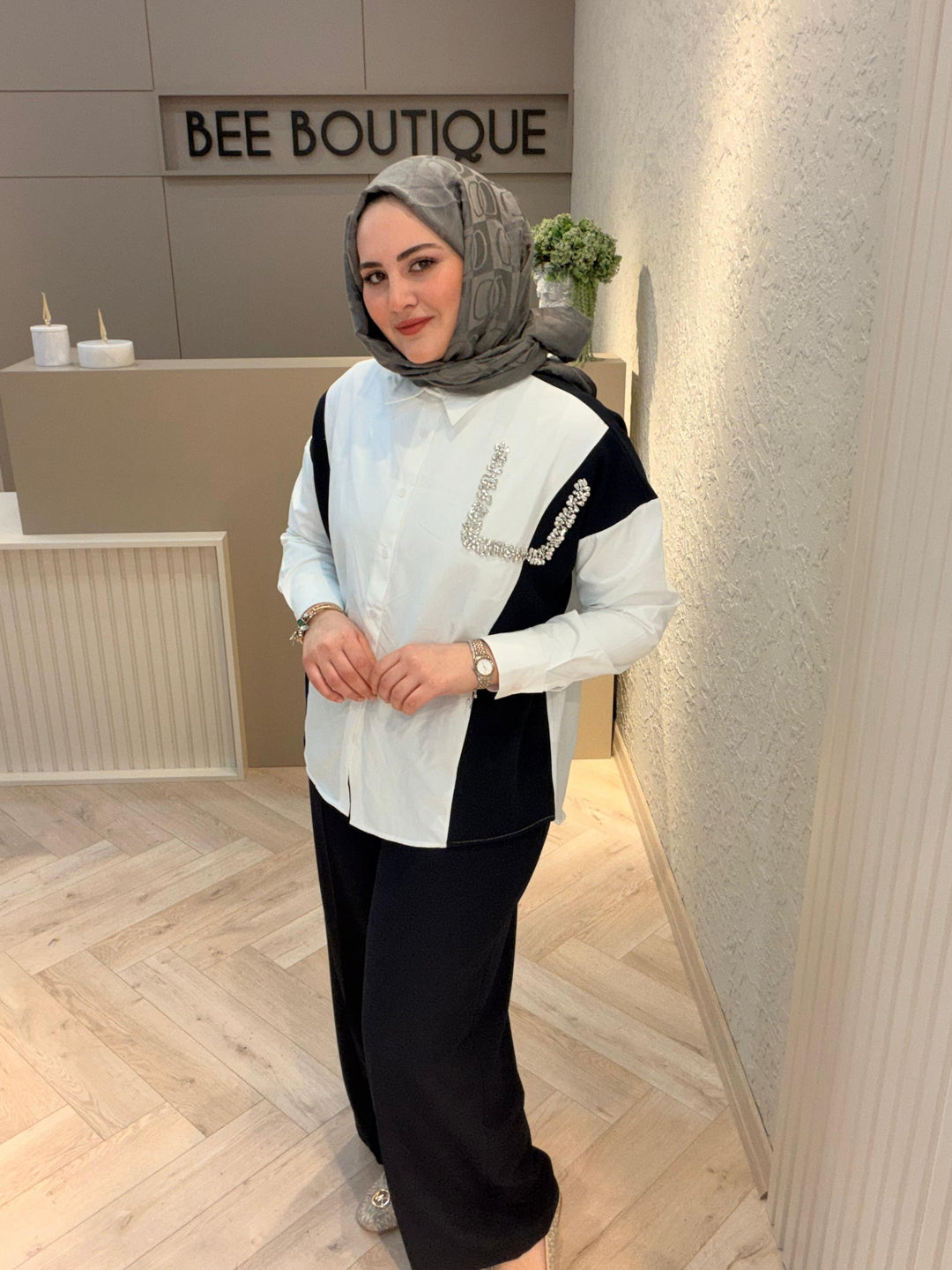 TAŞ İŞLEMELİ GÖMLEK
