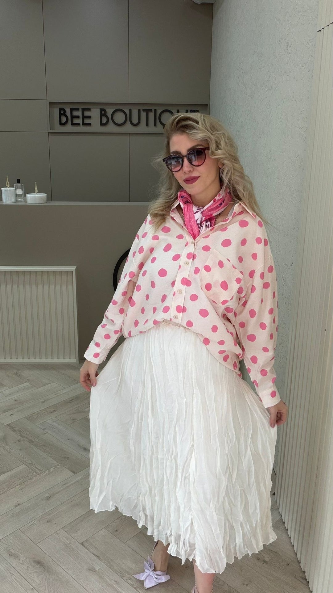 PEMBE PUANTİYELİ GÖMLEK