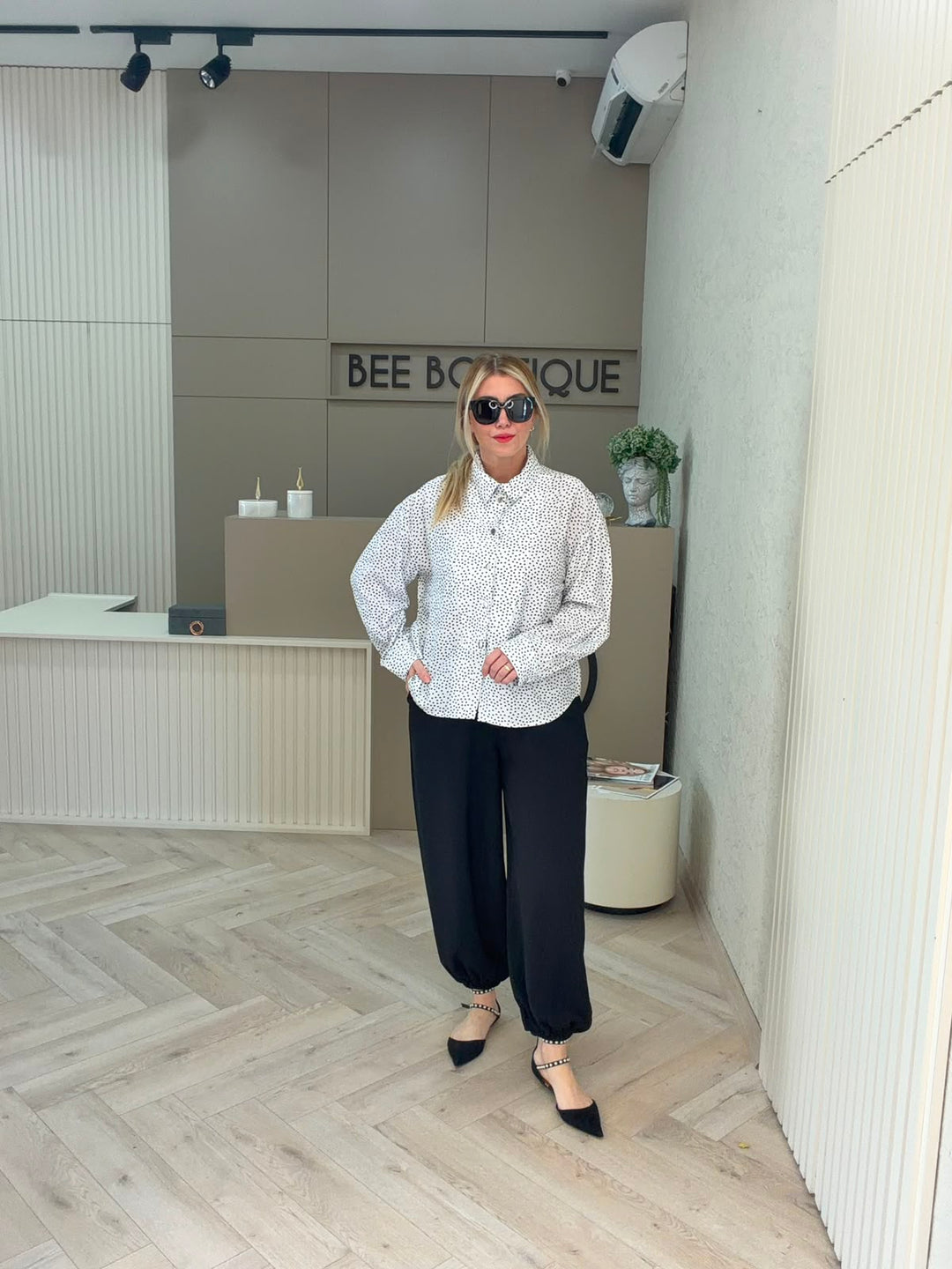 SİYAH CREP TENCEL KUMAŞ DÖKÜMLÜ PANTOLON