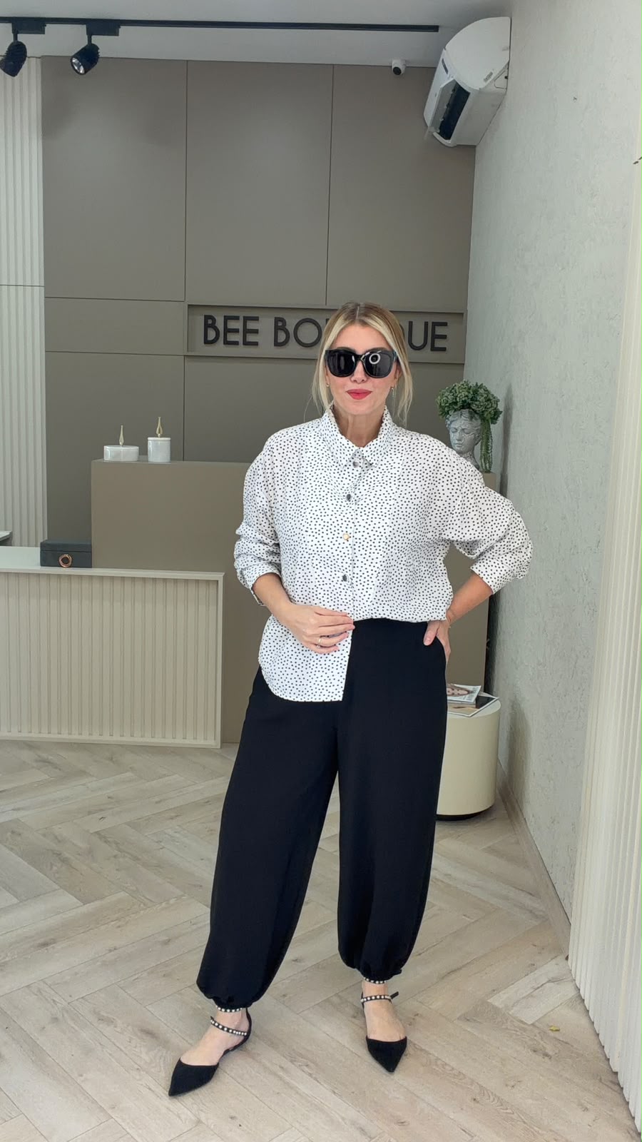 SİYAH CREP TENCEL KUMAŞ DÖKÜMLÜ PANTOLON