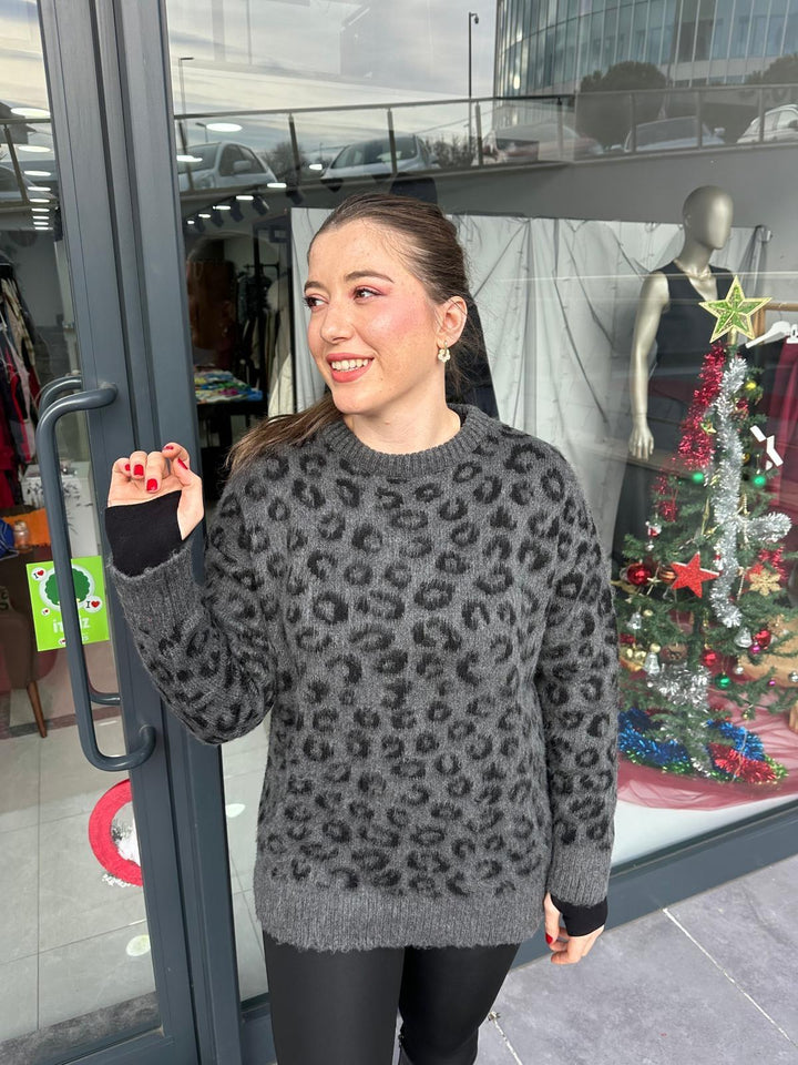 GRİ TRİKO KAZAK SİYAH LEOPAR DESENLİ