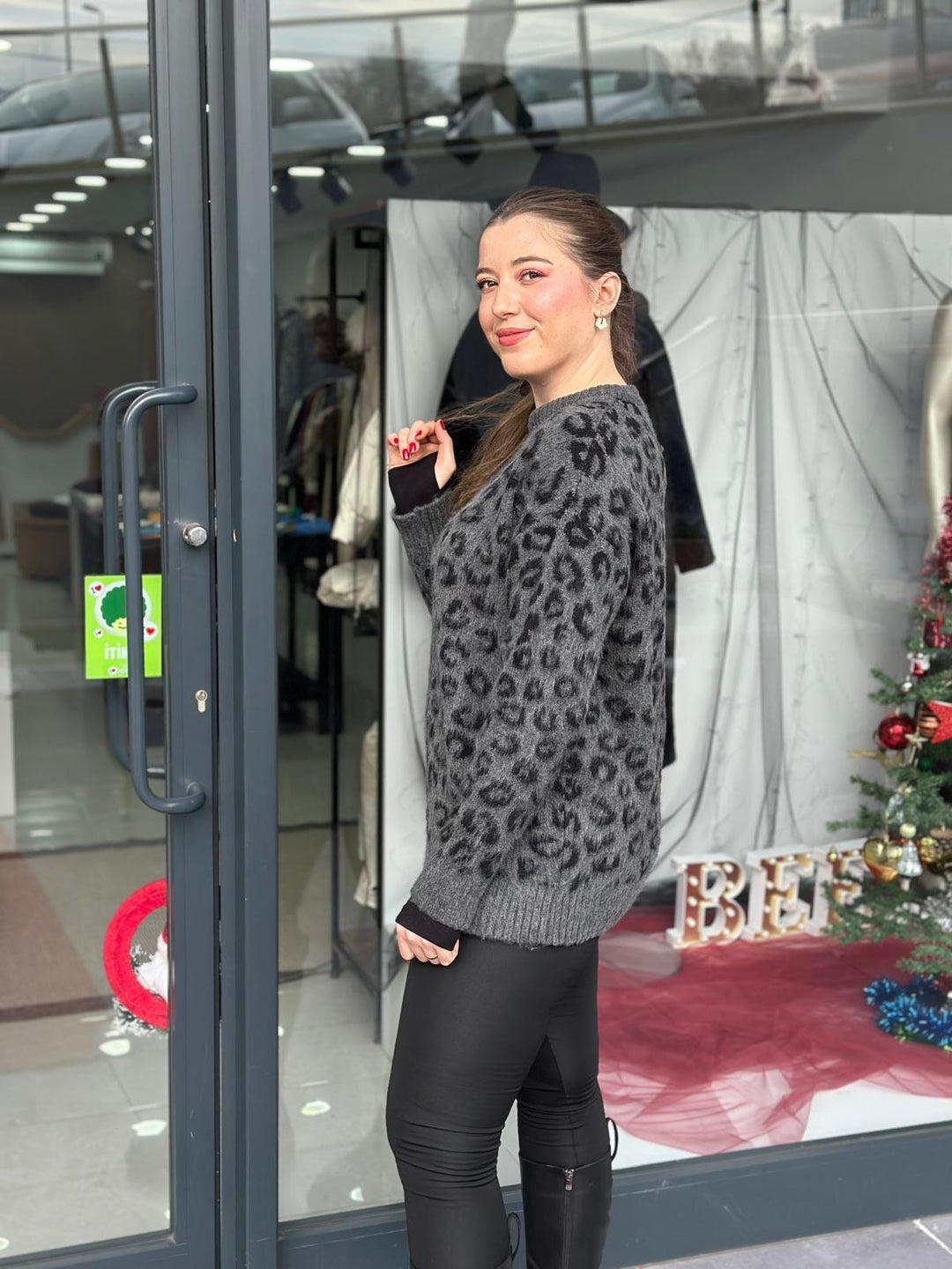 GRİ TRİKO KAZAK SİYAH LEOPAR DESENLİ