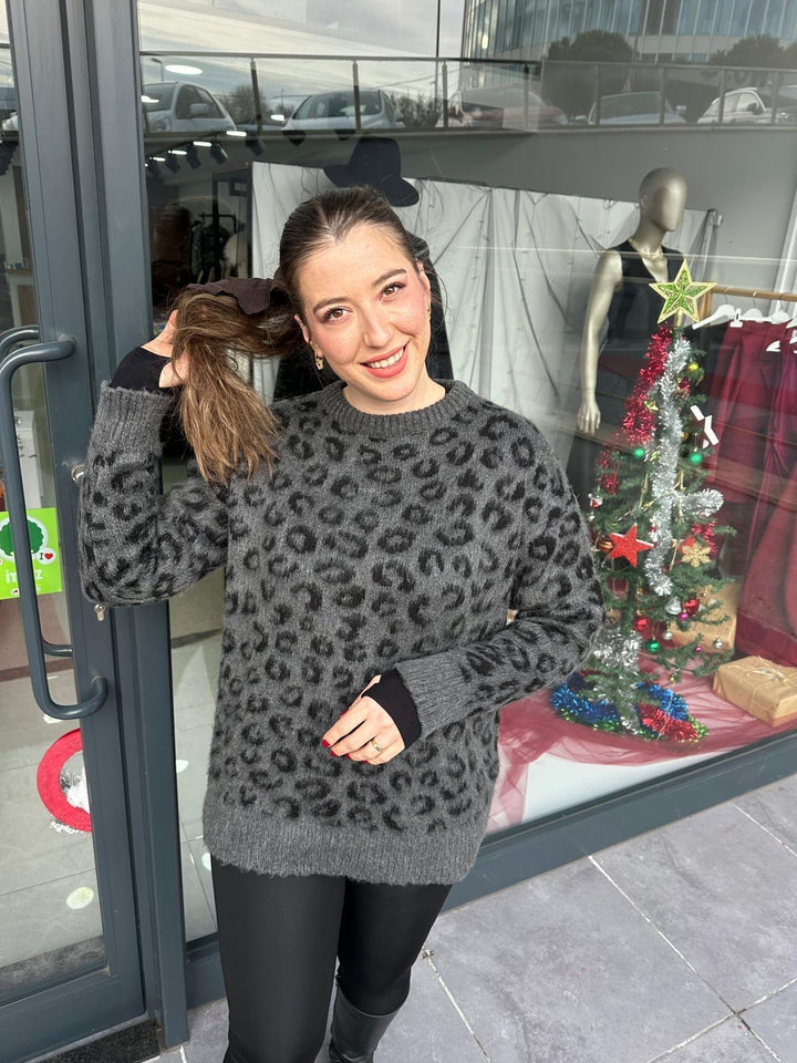 GRİ TRİKO KAZAK SİYAH LEOPAR DESENLİ