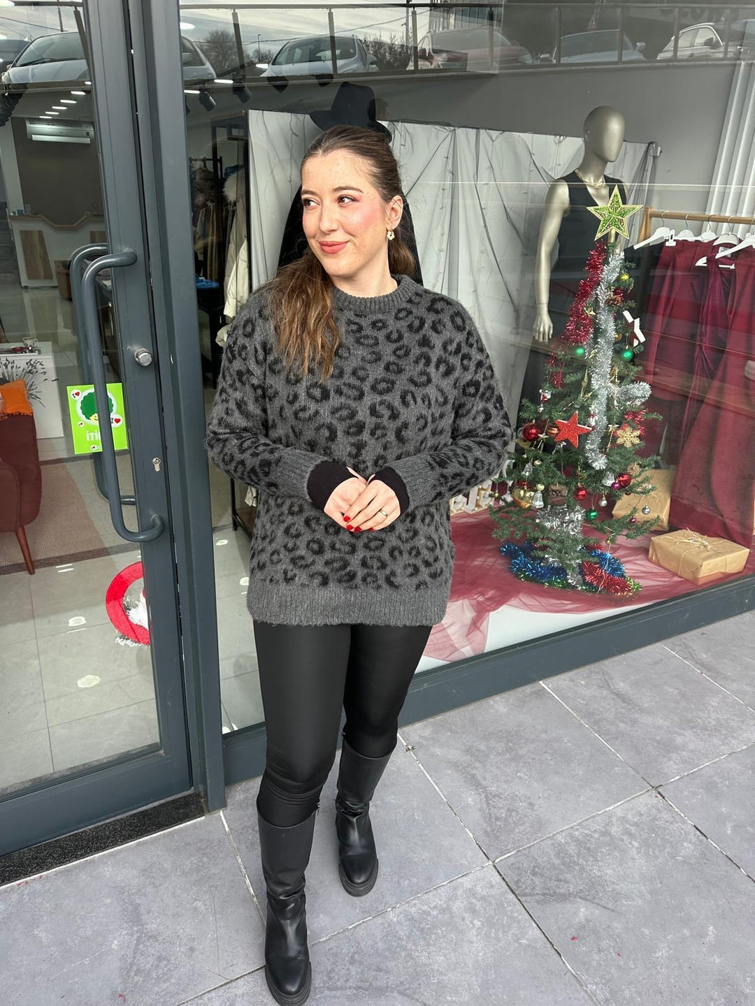 GRİ TRİKO KAZAK SİYAH LEOPAR DESENLİ