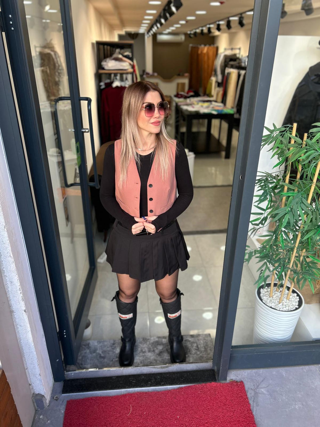SİYAH PİLELİ ETEK SHORT