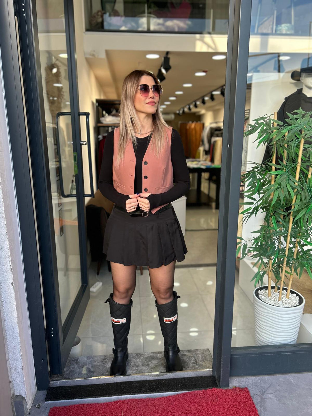 SİYAH PİLELİ ETEK SHORT