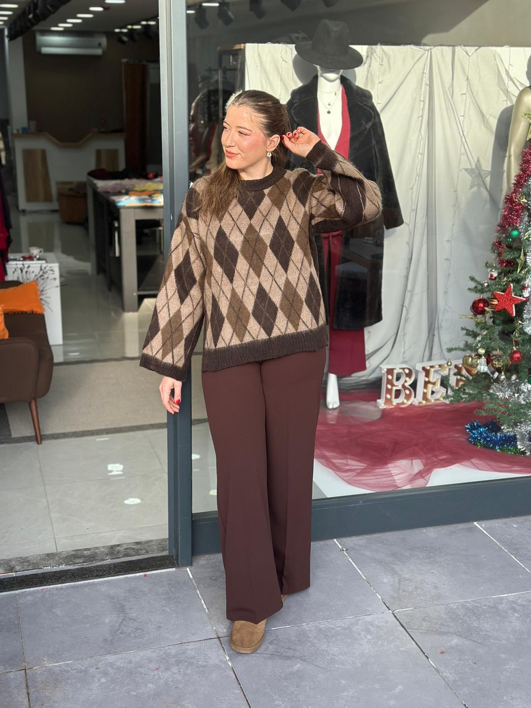 KAHVERENGİ BAKLAVA DESENLI KAZAK