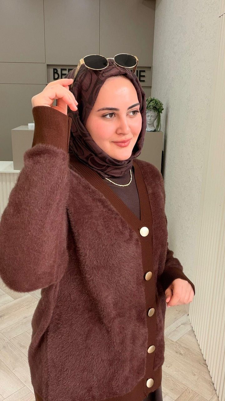 KAHVERENGİ DÜĞMELİ ANGORA HIRKA