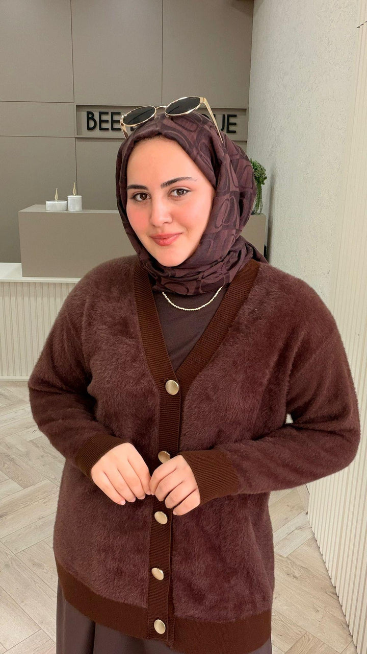 KAHVERENGİ DÜĞMELİ ANGORA HIRKA