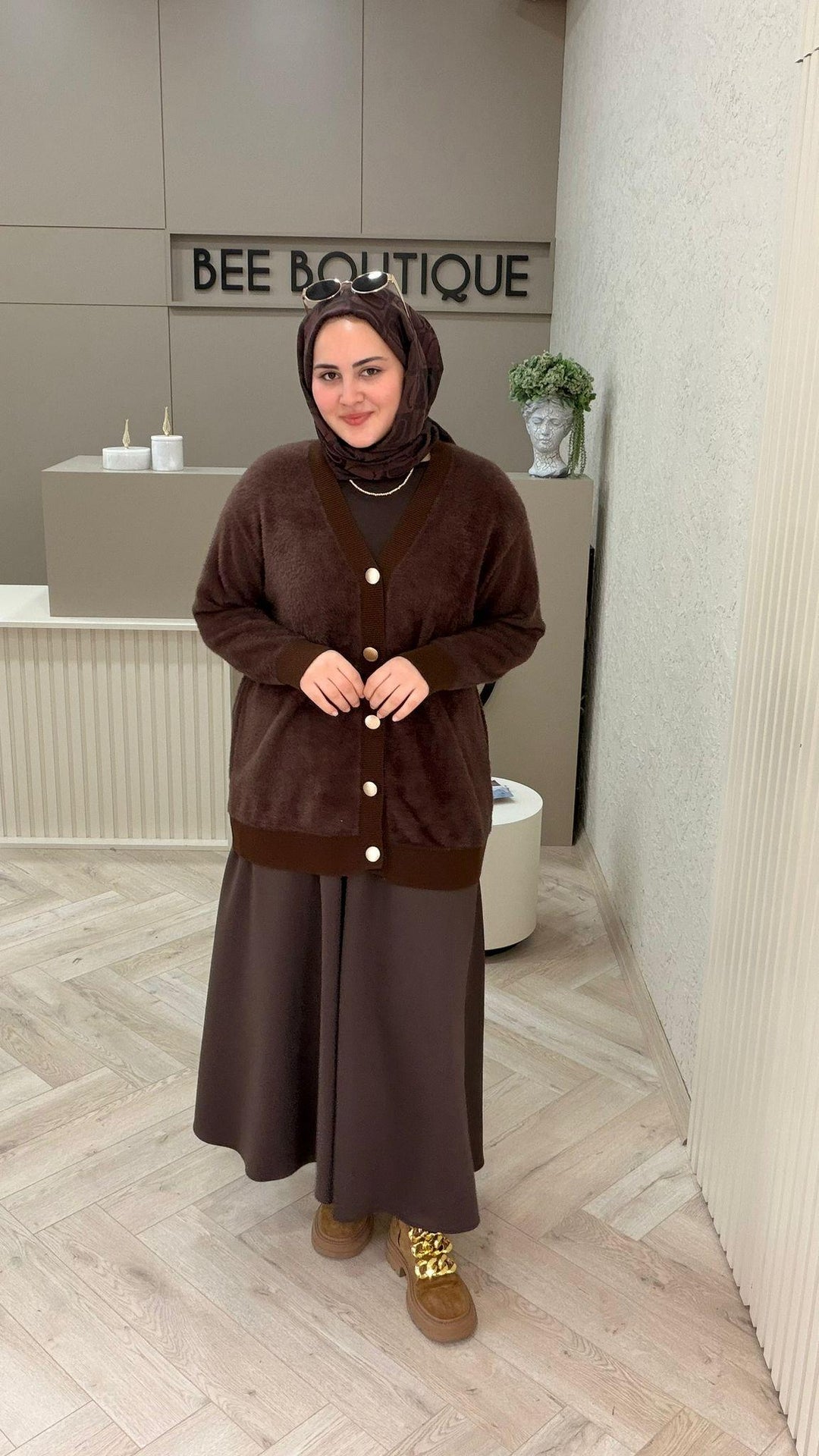 KAHVERENGİ DÜĞMELİ ANGORA HIRKA