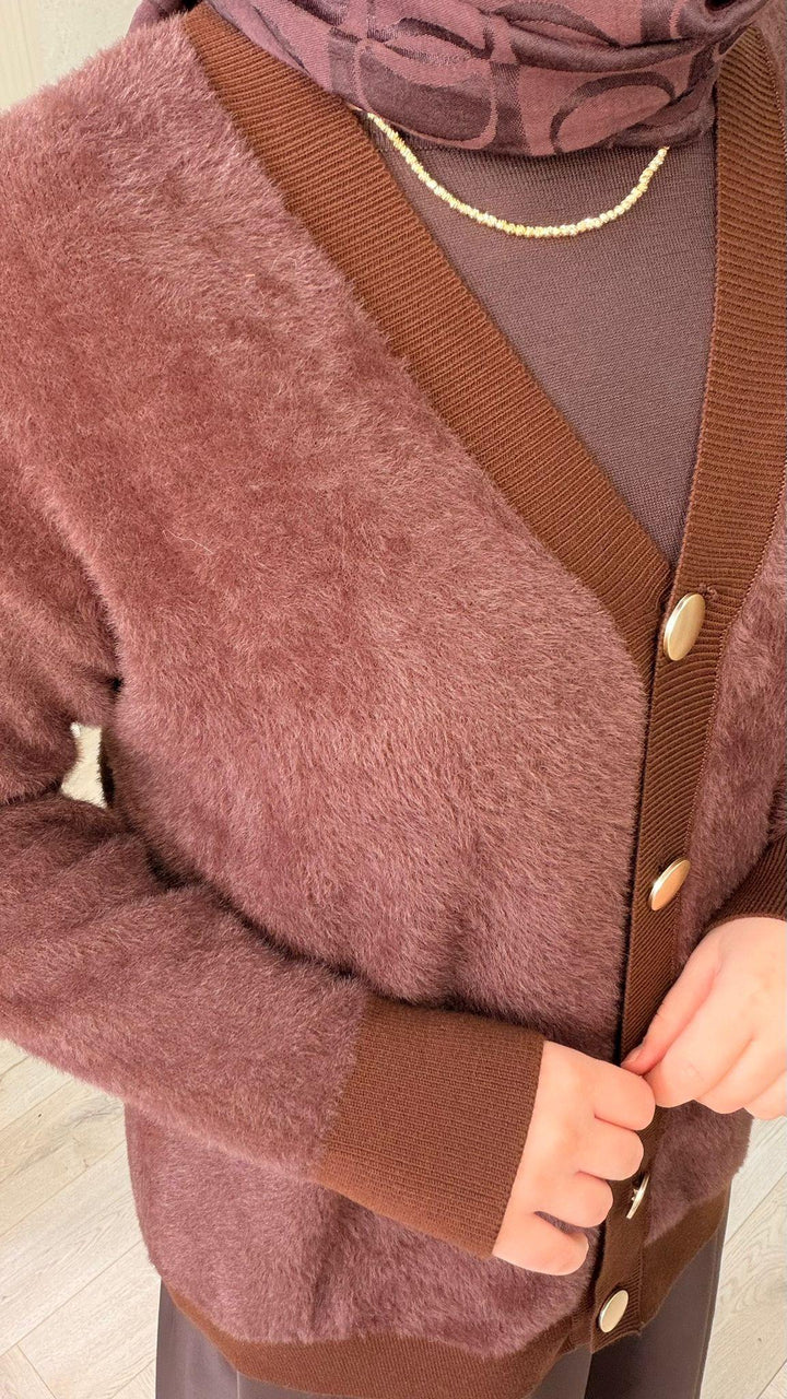 KAHVERENGİ DÜĞMELİ ANGORA HIRKA