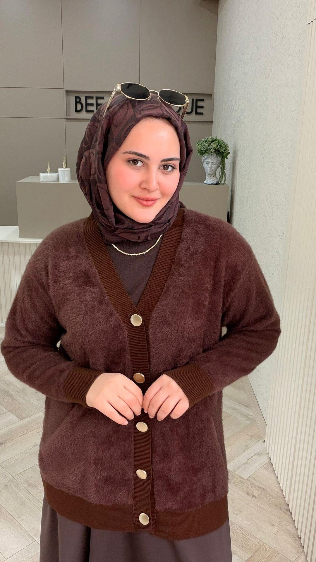 KAHVERENGİ DÜĞMELİ ANGORA HIRKA