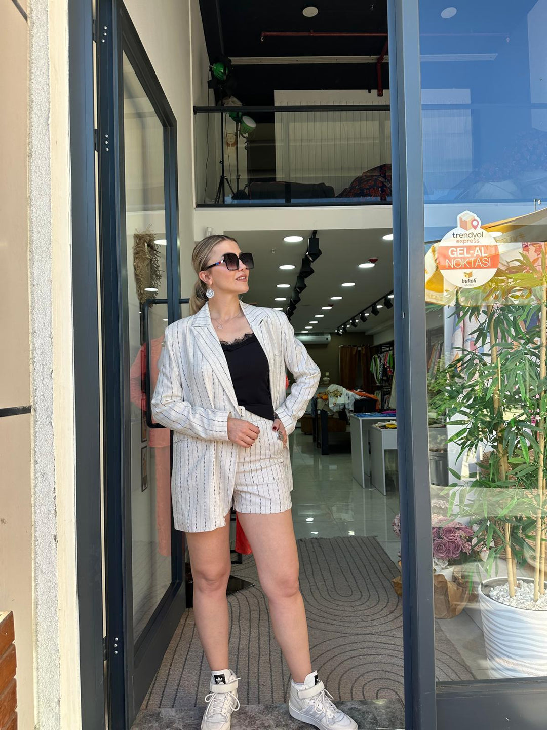 Punto Dikiş Detaylı Şort