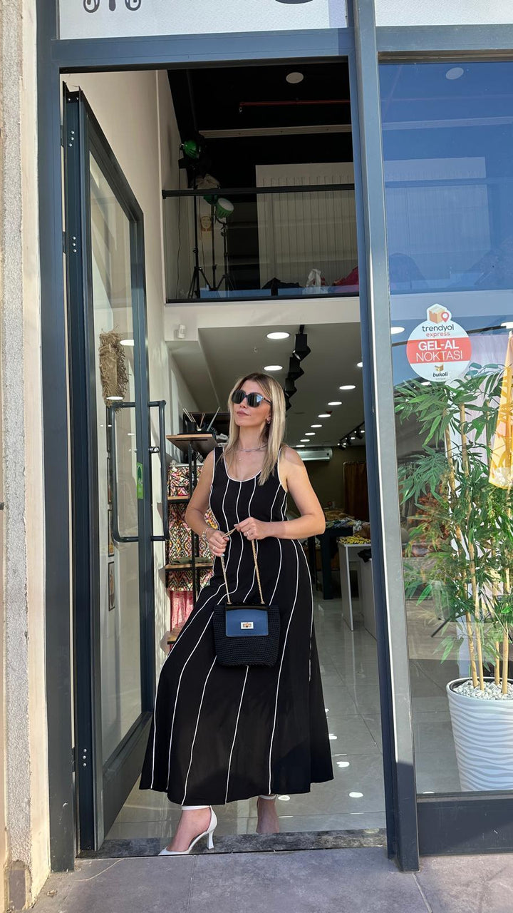 Siyah Fitil Detaylı Elbise