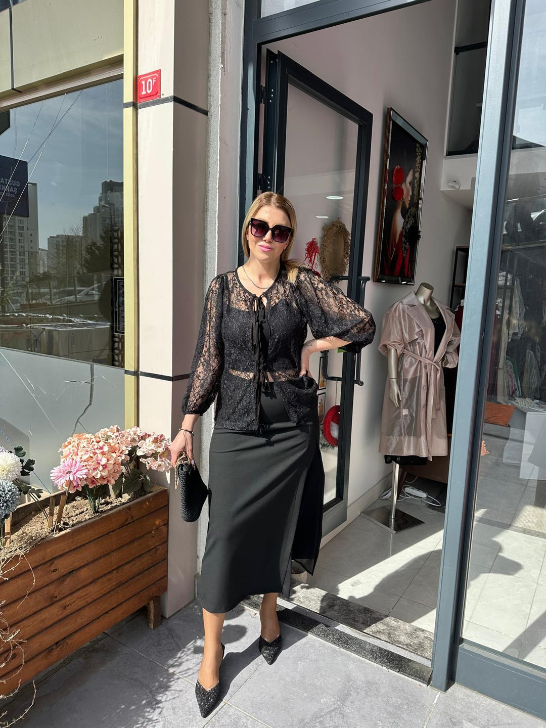 SİYAH KREP KUMAŞ ÇAN ETEK TÜL YIRTMAÇ DETAYLI