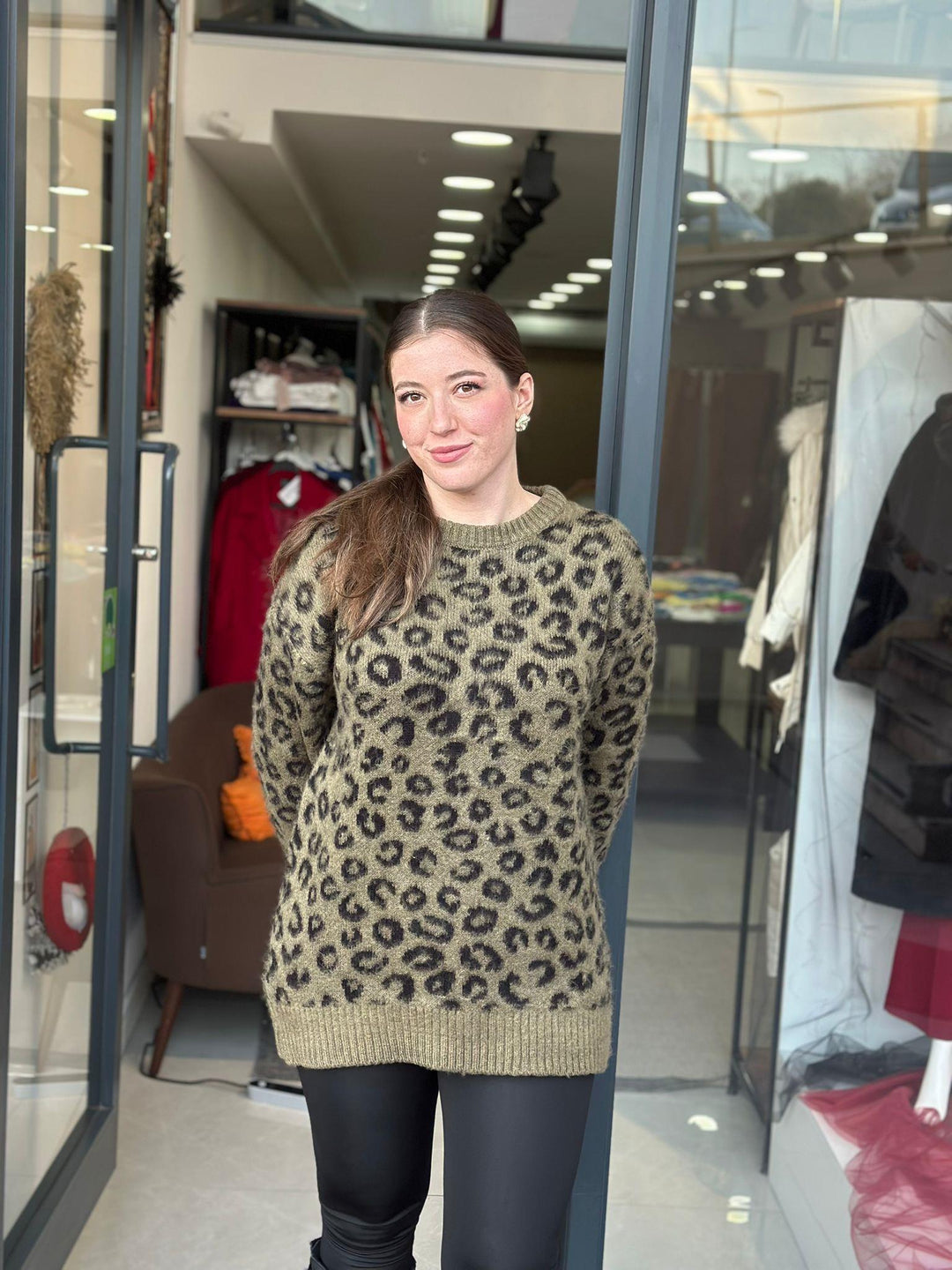 SİYAH LEOPAR DESENLİ HAKI TRİKO KAZAK