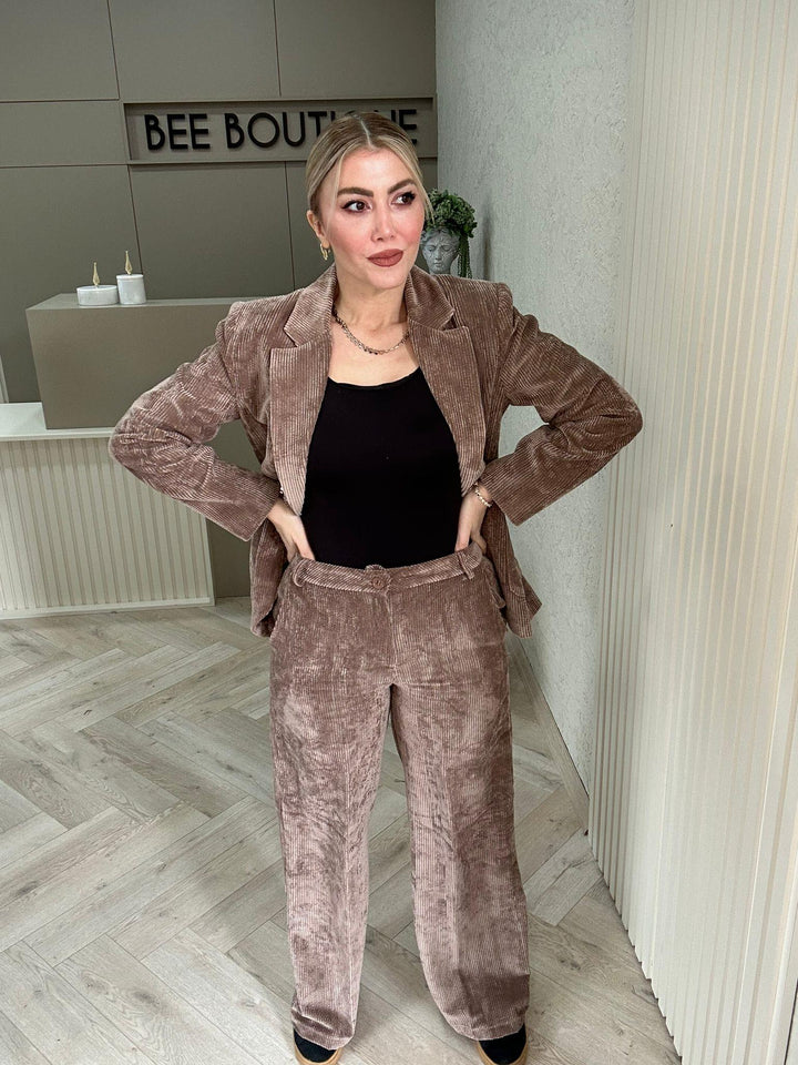 SÜTLÜ KAHVERENGİ KADİFE TAKIM