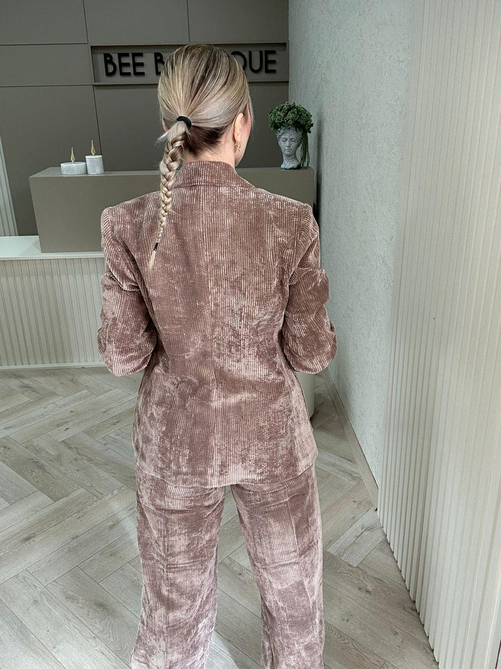 SÜTLÜ KAHVERENGİ KADİFE TAKIM